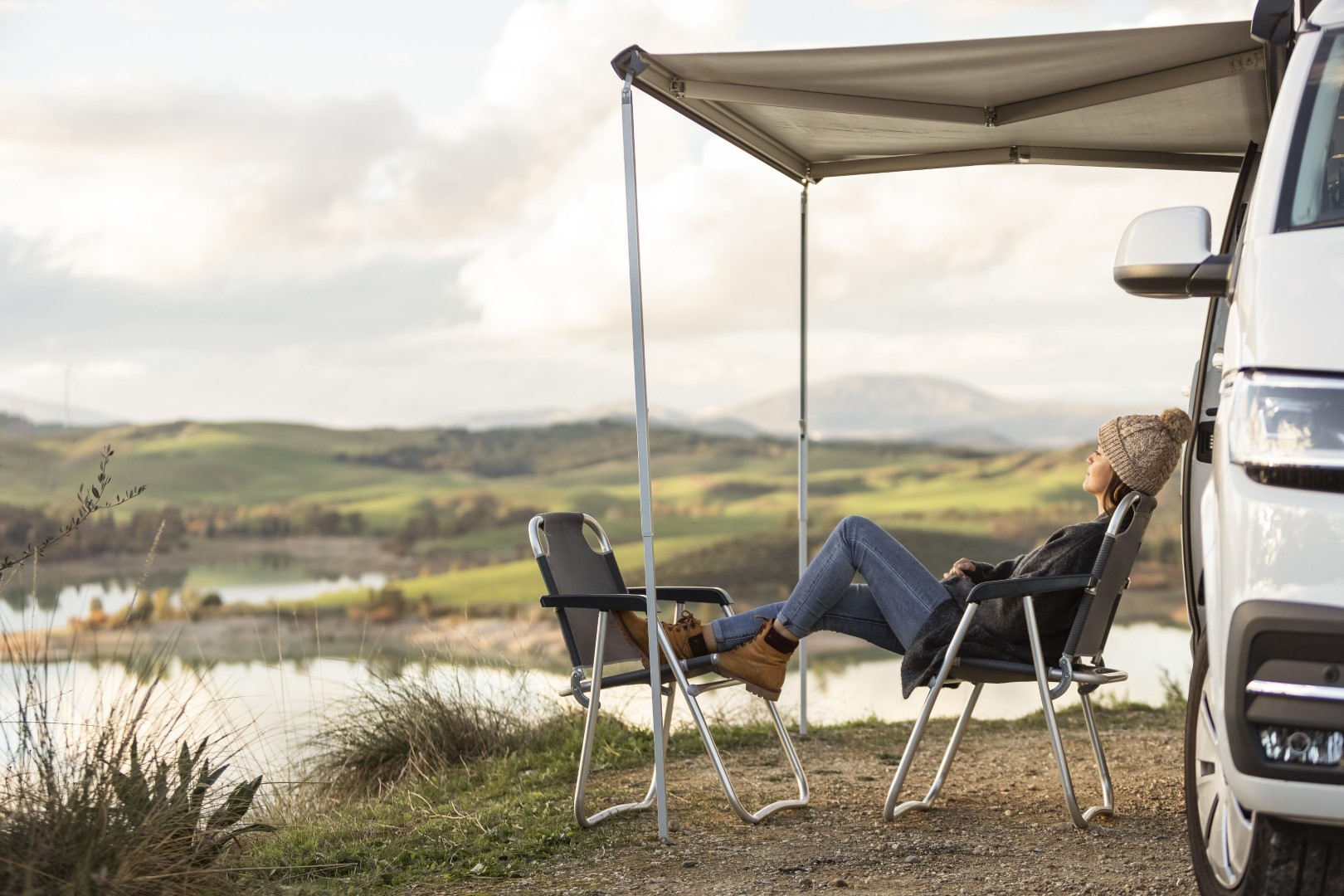 10 accesorios imprescindibles para un viaje en furgoneta | Guía práctica